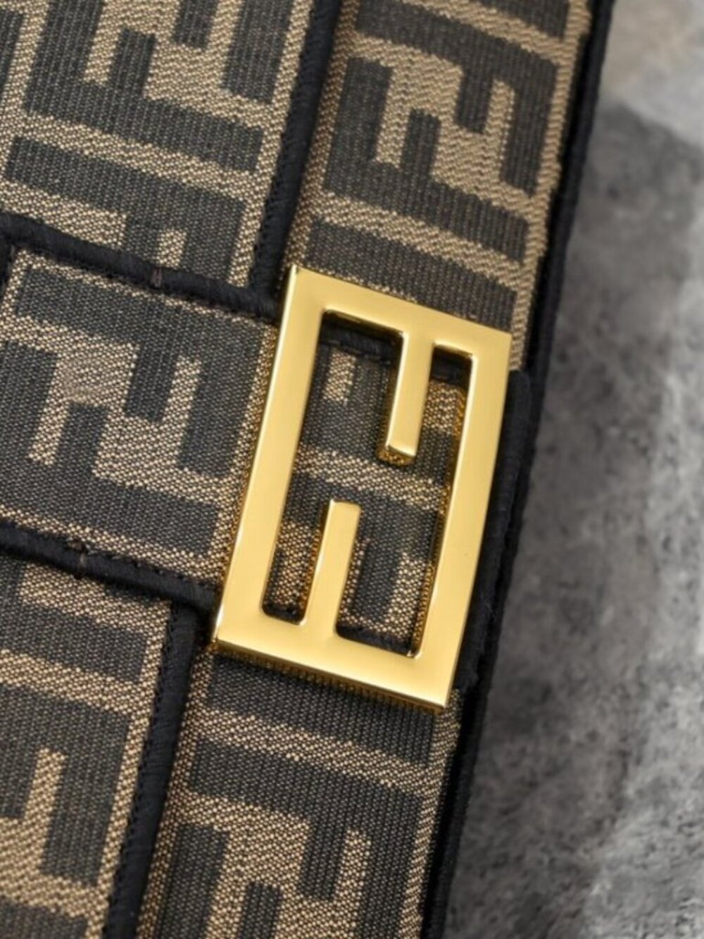 Fendi Baguette Medium FF Jacquard Bag - Picture 5 of 5